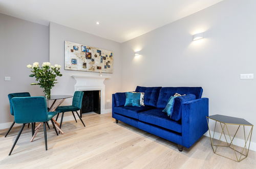 Photo 11 - Stylish 2bed 2bath in Notting Hill