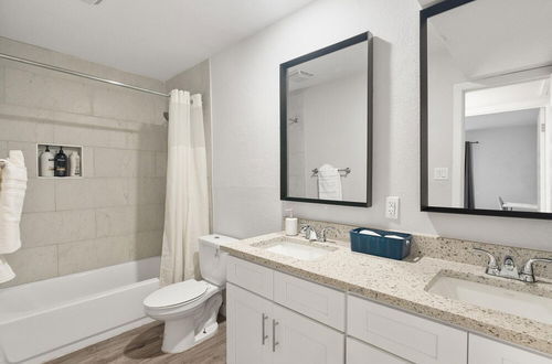 Photo 24 - Stylish 2BR Near UT Hyde Park Evonify