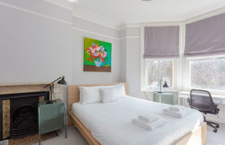 Photo 3 - Newly Renovated 3 Bedroom Apartment in North West London