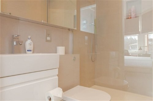 Foto 20 - Newly Renovated 3 Bedroom Apartment in North West London