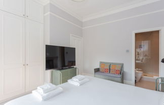 Photo 2 - Newly Renovated 3 Bedroom Apartment in North West London