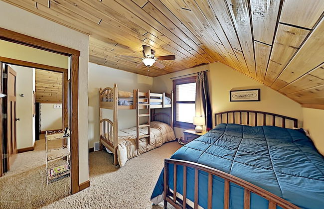 Ravensong Lodge - Photo 2
