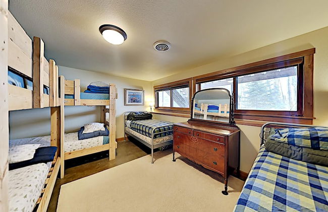 Ravensong Lodge - Photo 8