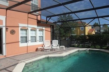 Photo 12 - 4br, 3ba T/home W/ Screened-in Heated Pool 4 Bedroom Townhouse by Redawning