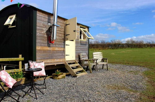 Photo 14 - Cosy Shepherd's Huts in Carmarthen