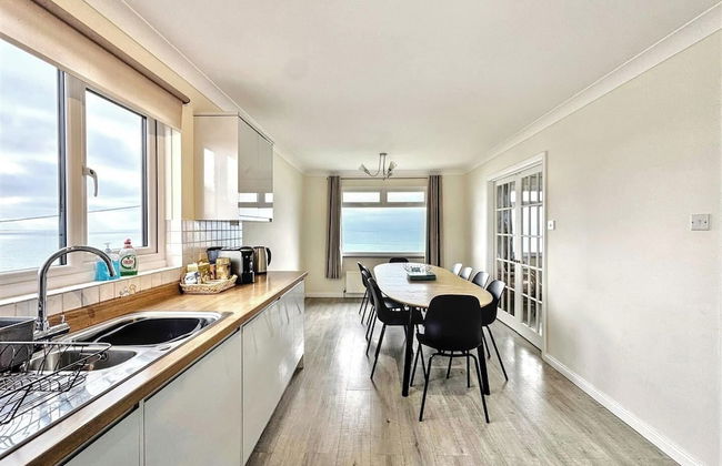 Seaside Escape-sleeps10-family&petfriendly-balcony - Foto 9