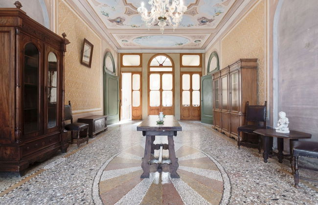 Paws and Palaces: A Royal Retreat - Foto 2