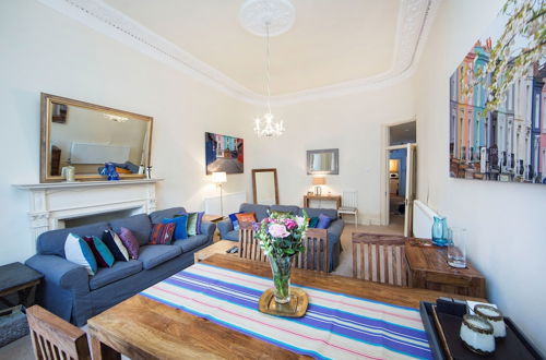 Photo 1 - Queens Gardens - Large and Colourful 3 Bedroom Apartment in Bayswater