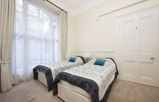 Photo 3 - Queens Gardens - Large and Colourful 3 Bedroom Apartment in Bayswater