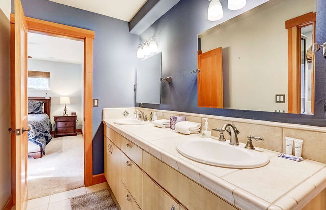 Stunning Forest Retreat - Walk to Upper Truckee River! - Foto 16