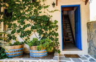 Photo 2 - Welcoming Holiday Home With Balcony