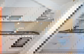 Foto 2 - Modern Apartment With big Roofed Terrace, Garden, Near the Sea