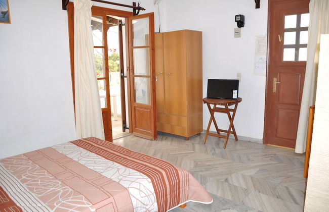 Michalis Apartments near the beaches with sea view - Photo 9