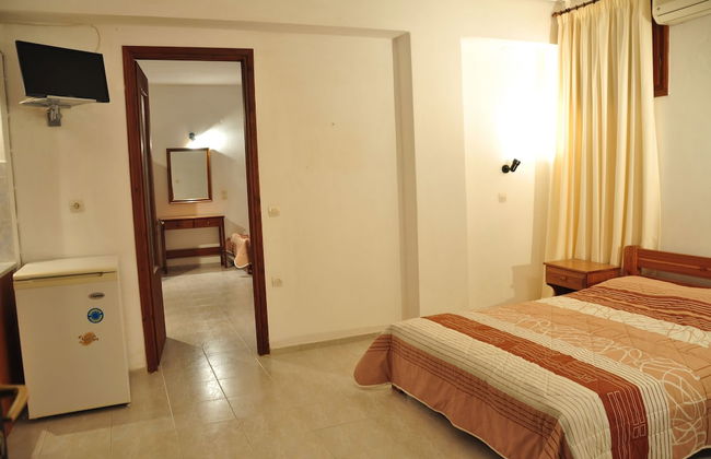 Michalis Apartments near the beaches with sea view - Photo 4