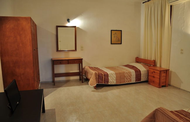 Michalis Apartments near the beaches with sea view - Photo 3