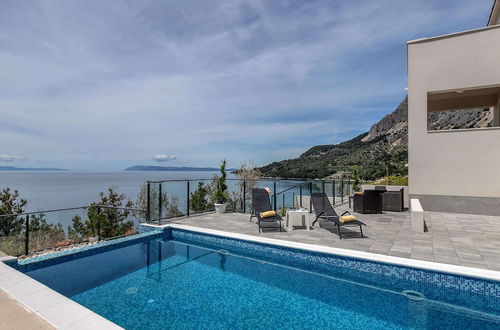 Photo 15 - Stunning Villa in Drasnice With Private Pool