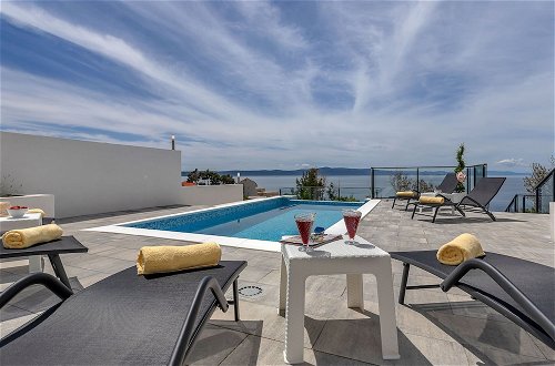 Photo 15 - Stunning Villa in Drasnice With Private Pool