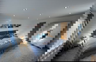 Foto 3 - Stylish Modern Home With Parking, Enclosed Garden