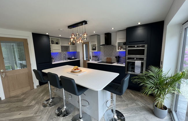 3 Bed House - Sleeps 5 - Pets - Garden - Parking - Foto 8