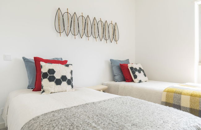 Luxurious Seaview Apartment in Estoril - Photo 9