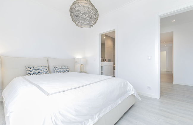 Luxurious Seaview Apartment in Estoril - Photo 12