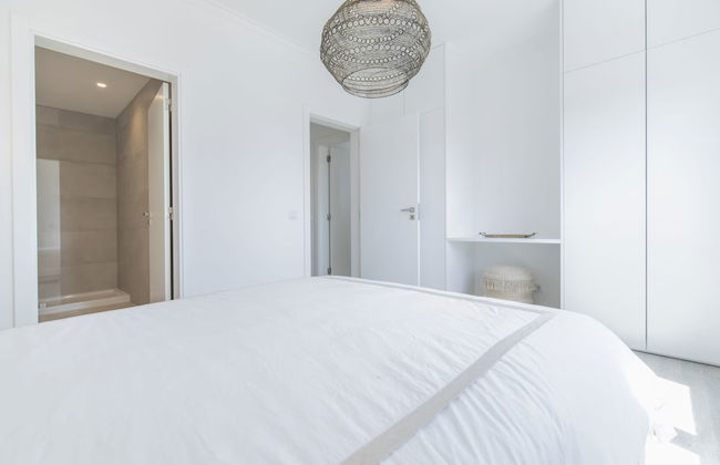 Luxurious Seaview Apartment in Estoril - Photo 3