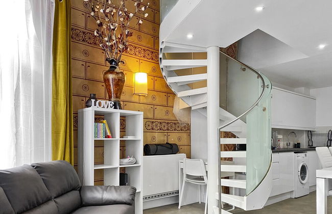 Rare 1-bed Church Converted Apartment in London - Foto 24