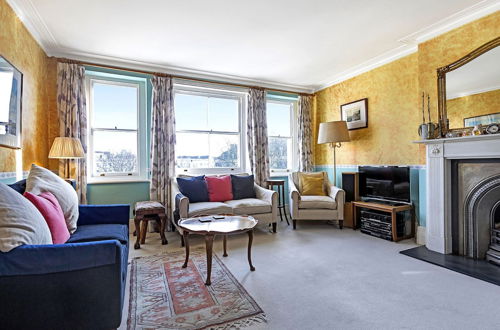 Photo 1 - Typically English 2 Bedroom Apartment in Residential Area Near South Kensington