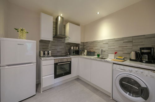 Photo 14 - Collingham Serviced Apartments