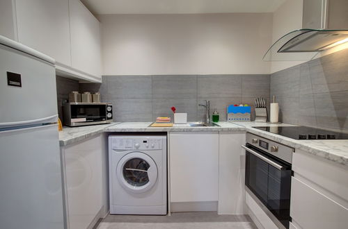 Photo 15 - Collingham Serviced Apartments