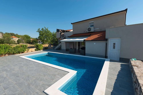 Foto 35 - Fantastic Villa in Ugljane With Private Pool