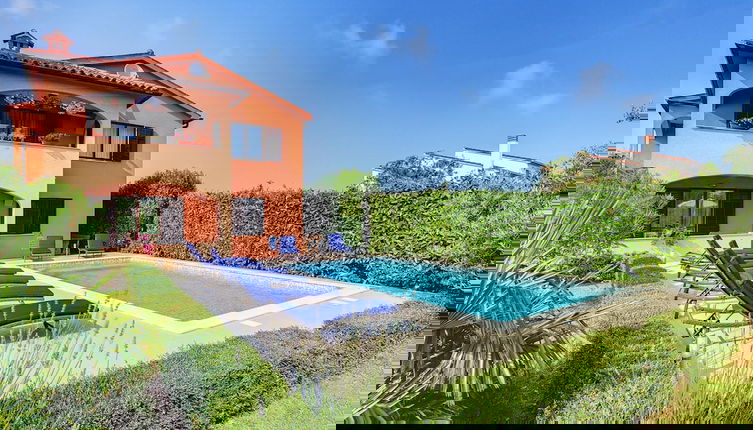 Foto 1 - Detached 6 Bedroom House with Private Pool near Ližnjan