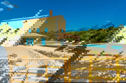 Foto 13 - Gorgeous Villa With Private Swimming Pool and Covered Terrace