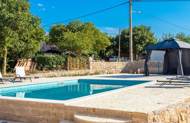 Gorgeous Villa With Private Swimming Pool and Covered Terrace - Foto 12