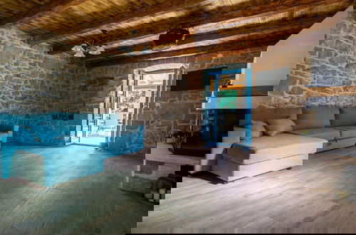 Foto 6 - Gorgeous Villa With Private Swimming Pool and Covered Terrace