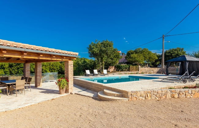 Gorgeous Villa With Private Swimming Pool and Covered Terrace - Foto 1