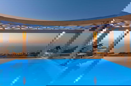 Foto 26 - Luxury Villa With Heated Pool 700m to the Beach