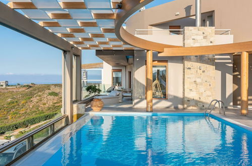 Foto 26 - Luxury Villa With Heated Pool in Agia Pelagia