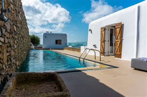 Foto 20 - Villa Ester with Heated Pool & Hot Tub