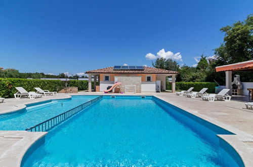 Photo 18 - Refreshing Holiday Home in Banjole With Swimming Pool