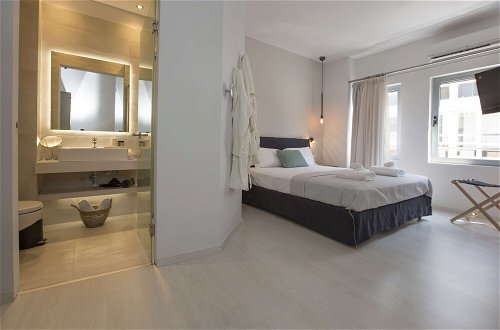 Photo 11 - Ermou Stylish Suites by GHH