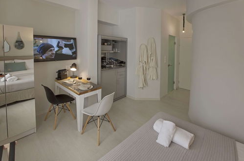 Photo 12 - Ermou Stylish Suites by GHH