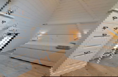 Foto 7 - Pleasant Holiday Home in West Flanders with Enclosed Garden & Hot Tub