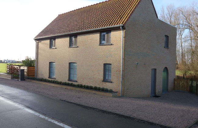 Charming Home With Garden - Photo 21