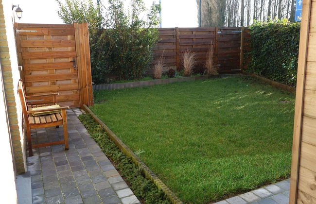 Charming Home With Garden - Photo 23