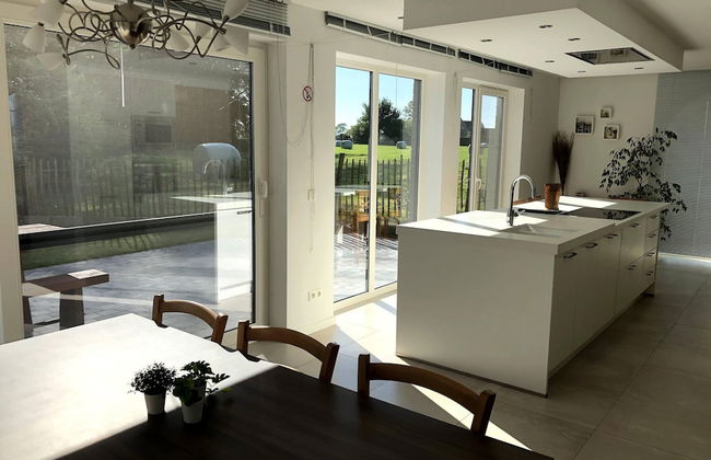 Charming Home With Garden - Photo 16