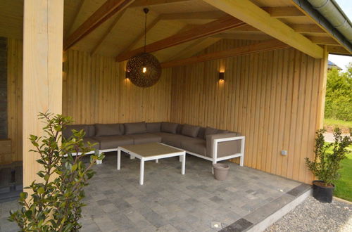 Foto 21 - Luxurious Villa with Sauna, Hot Tub, Recreation Room, Large Enclosed Garden