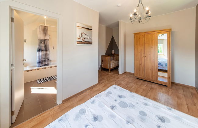 Detached House with Sauna & Hot Tub near Ski Resort & Nature Park - Foto 6