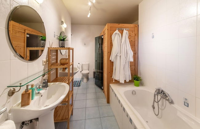 Detached House with Sauna & Hot Tub near Ski Resort & Nature Park - Photo 28