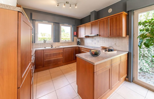 Detached House with Sauna & Hot Tub near Ski Resort & Nature Park - Photo 15